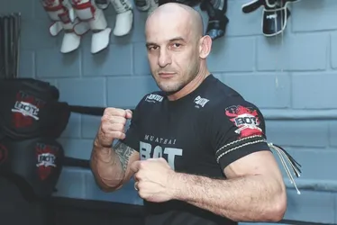 
          Imagem ilustrativa da imagem Dupla fortalece cenário do Muay Thai no ES
          