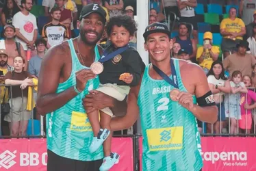 
          Imagem ilustrativa da imagem Duplas do ES conquistam o bronze no mundial de vôlei de areia
          