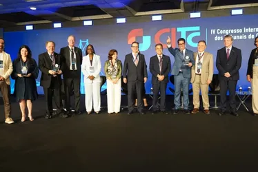 
          Imagem ilustrativa da imagem ES: TCE, Assembleia, Prefeituras e Câmaras recebem Selo Diamante por transparência
          