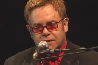 
          Imagem ilustrativa da imagem Elton John afirma que a sua perda de visão se agravou nos últimos meses
          