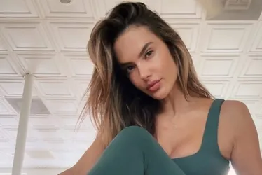 
          Imagem ilustrativa da imagem Especialista afirma: “Autoestima não é tratada com plástica”
          