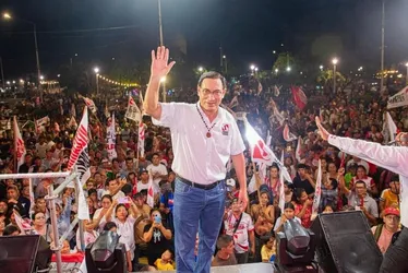 
          Imagem ilustrativa da imagem Ex-presidente peruano Martín Vizcarra é condenado a 14 anos de prisão por corrupção
          