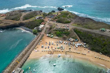 Imagem ilustrativa da imagem Fernando de Noronha caminha para ter energia 100% limpa até 2027