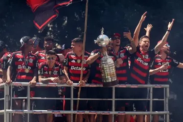 
          Imagem ilustrativa da imagem Festa do Flamengo tem desfile em trio elétrico e deve atrair 500 mil torcedores
          