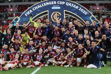 
          Imagem ilustrativa da imagem Flamengo explora bola parada e zagueiros artilheiros, vence Pyramids e pega o PSG
          