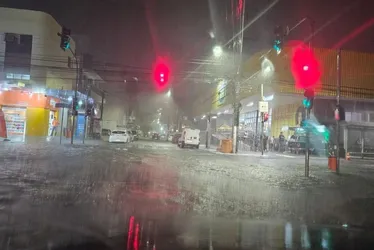 
          Imagem ilustrativa da imagem Fortes chuvas provocam alagamentos em Vitória
          