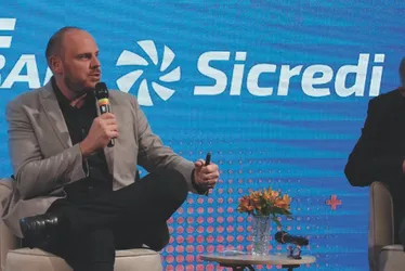 
          Imagem ilustrativa da imagem Gestão por propósito: Sicredi é eleita melhor empresa para trabalhar
          