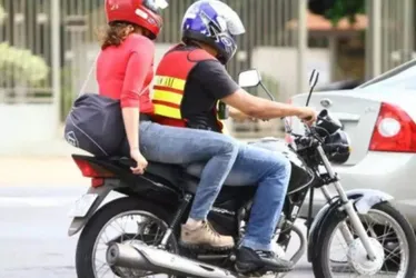 Imagem ilustrativa da imagem Governo Lula vai liberar faixa azul para motos em todas as cidades do país