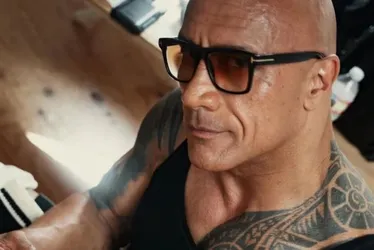 
          Imagem ilustrativa da imagem Homem é preso em SC por golpe usando perfis falsos do ator The Rock
          