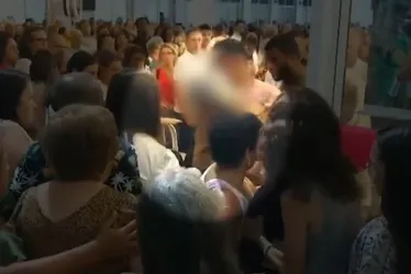 
          Imagem ilustrativa da imagem Homem invade igreja e ameaça padre durante celebração na Serra
          