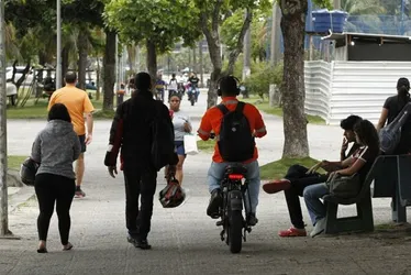 Imagem ilustrativa da imagem Idosos deixam de caminhar com medo de bikes elétricas