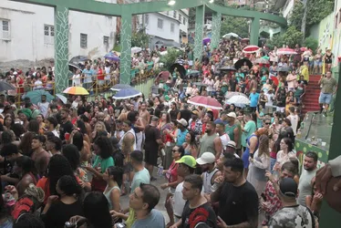 Imagem ilustrativa da imagem Incêndio atinge galpão e destrói alegorias de escola de samba em Vitória