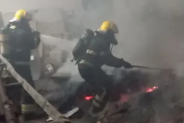 Imagem ilustrativa da imagem Incêndio atinge galpão e destrói materiais de escola de samba em Vitória