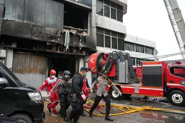 
          Imagem ilustrativa da imagem Incêndio atinge prédio de sete andares na Indonésia e deixa 20 mortos
          