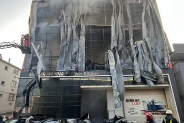 Imagem ilustrativa da imagem Incêndio em depósito de perfumes no noroeste da Turquia deixa seis mortos
