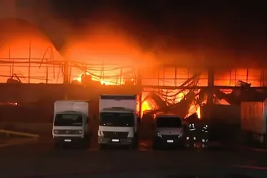 
          Imagem ilustrativa da imagem Incêndio que atingiu a Ceasa no Rio de Janeiro destruiu pavilhão; veja imagens
          