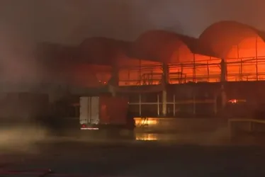 
          Imagem ilustrativa da imagem Incêndio que atingiu a Ceasa no Rio de Janeiro destruiu pavilhão; veja imagens
          