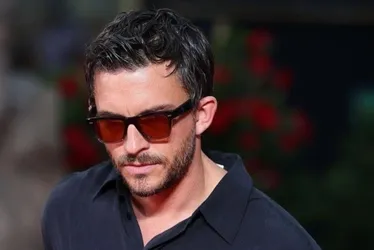 Imagem ilustrativa da imagem Jonathan Bailey é eleito pela 'People' como o Homem Mais Sexy do Mundo de 2025