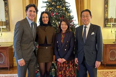 
          Imagem ilustrativa da imagem Katy Perry oficializa namoro com Trudeau em foto com político japonês
          