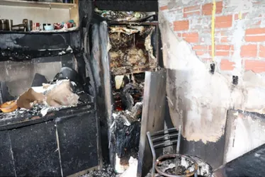 
          Imagem ilustrativa da imagem Laudo descarta incêndio criminoso em caso de mulher que se pendurou no 12º andar para salvar família
          