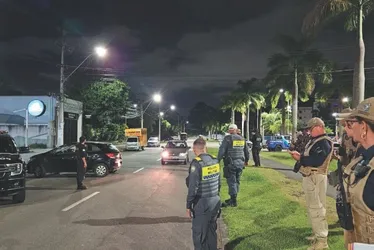 
          Imagem ilustrativa da imagem Lei Seca: blitze multam 101 por dirigir embriagados e 2 são detidos
          