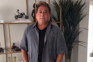 
          Imagem ilustrativa da imagem Leonardo comemora alta hospitalar e brinca: 'Não foi dessa vez'
          