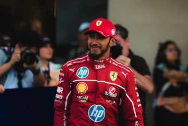Imagem ilustrativa da imagem Lewis Hamilton vive inferno astral em primeiro ano na Ferrari