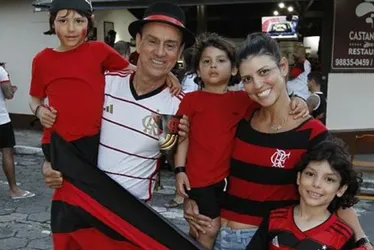 
          Imagem ilustrativa da imagem Libertadores: Título em Lima e muita festa em Vitória
          