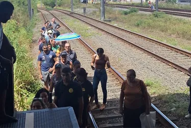 
          Imagem ilustrativa da imagem Linha Centro do Metrô do Recife segue fechada sem previsão de retorno nesta sexta
          