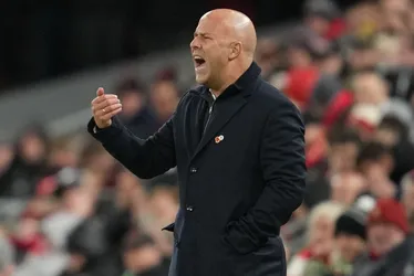 Imagem ilustrativa da imagem Liverpool massacra Real Madrid, supera noite de gala de Courtois e cola no topo