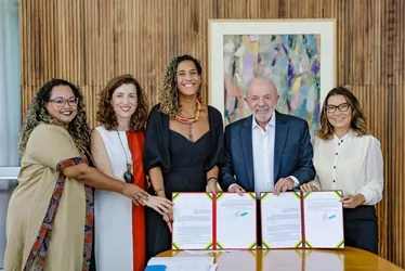 Imagem ilustrativa da imagem Lula assina 28 decretos para regularizar territórios de quilombolas