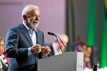 Imagem ilustrativa da imagem Dá até para beber, diz Lula sobre biodiesel da Petrobras