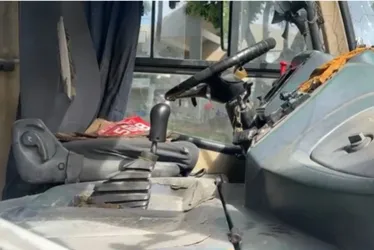 
          Imagem ilustrativa da imagem MPPE aperta o cerco e exige retirada de ônibus velhos do Grande Recife
          