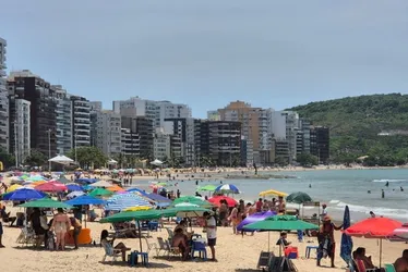 
          Imagem ilustrativa da imagem Mais de 1 milhão de turistas a partir de hoje em Guarapari
          