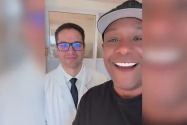 
          Imagem ilustrativa da imagem Márcio Victor, vocalista do Psirico, recebe alta após infarto e internação na UTI
          