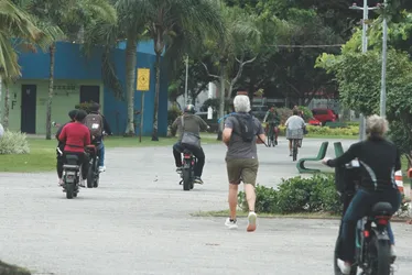 Imagem ilustrativa da imagem Moradores pedem mais rigor com bicicletas elétricas em parques, praças e calçadas