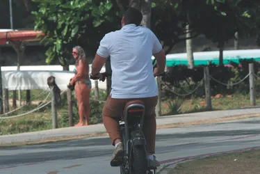 Imagem ilustrativa da imagem Moradores pedem mais rigor com bicicletas elétricas em parques, praças e calçadas