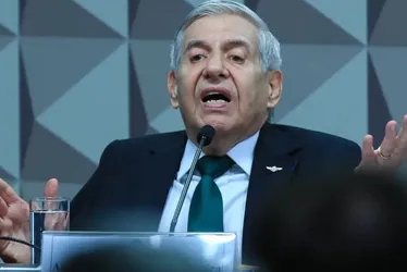 
          Imagem ilustrativa da imagem Moraes determina que PF produza laudo pericial sobre saúde de Heleno
          