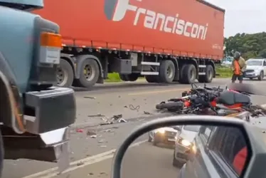 Imagem ilustrativa da imagem Motociclista morre em acidente com caminhão na BR-101 em Linhares