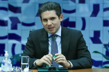 
          Imagem ilustrativa da imagem Motta diz que decidirá sobre Eduardo e perda de mandato de Zambelli e Ramagem
          