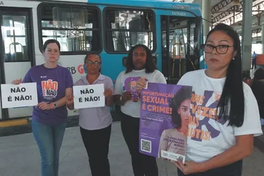 
          Imagem ilustrativa da imagem Mulheres pedem respeito em ônibus e terminais do ES
          
