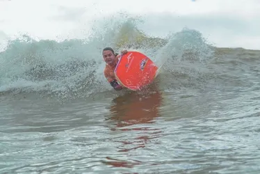 
          Imagem ilustrativa da imagem Neymara Carvalho e Luna Hardman vão participar do circuito de bodyboarding em SC
          