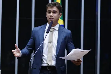 
          Imagem ilustrativa da imagem Nikolas Ferreira é condenado a pagar R$ 40 mil por comentário transfóbico
          