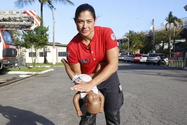 Imagem ilustrativa da imagem Nova manobra aumenta chance de salvar vidas; saiba como fazer