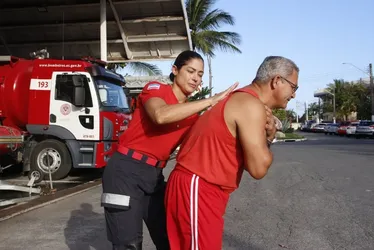 Imagem ilustrativa da imagem Nova manobra aumenta chance de salvar vidas; saiba como fazer