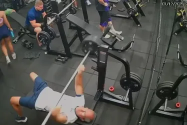 
          Imagem ilustrativa da imagem O que é a 'pegada suicida', exercício com supino que matou homem em academia
          