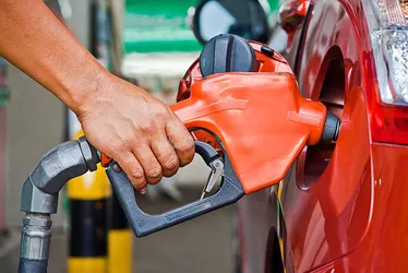 
          Imagem ilustrativa da imagem Operação do Cira fiscaliza postos de combustíveis em PE
          