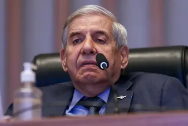 
          Imagem ilustrativa da imagem PGR é a favor de prisão domiciliar humanitária para general Heleno
          