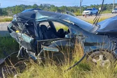 
          Imagem ilustrativa da imagem Pai e filha de 8 anos ficam gravemente feridos após acidente na Rodovia do Sol
          