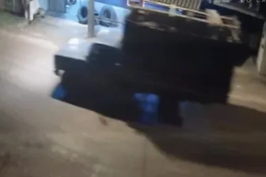 Imagem ilustrativa da imagem Pai e filhos morrem após serem atropelados por caminhão em Ibitirama